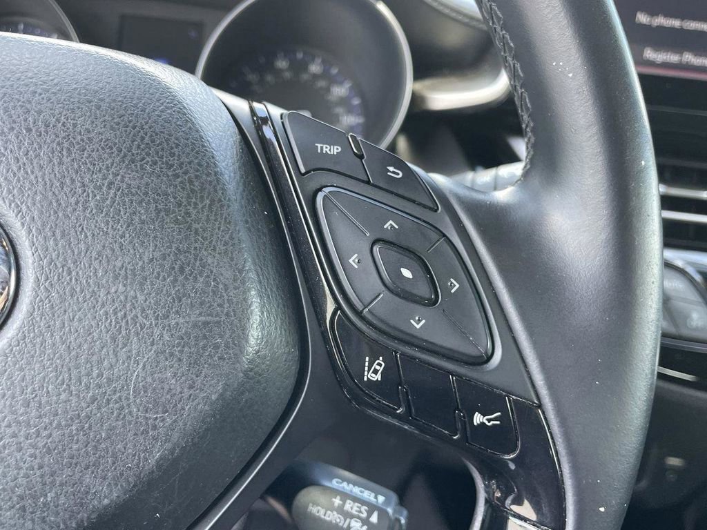Used 2019 Toyota C-HR XLE image 29