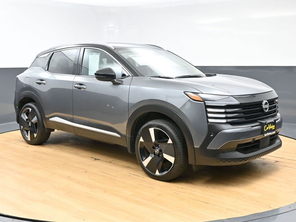 Used 2025 Nissan Kicks SR image 3