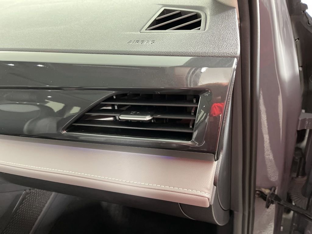 Used 2024 Volkswagen Taos SEL image 21