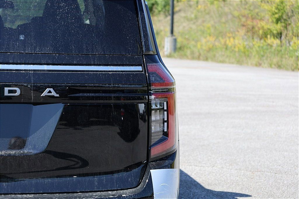 New 2026 Nissan Armada SV image 6