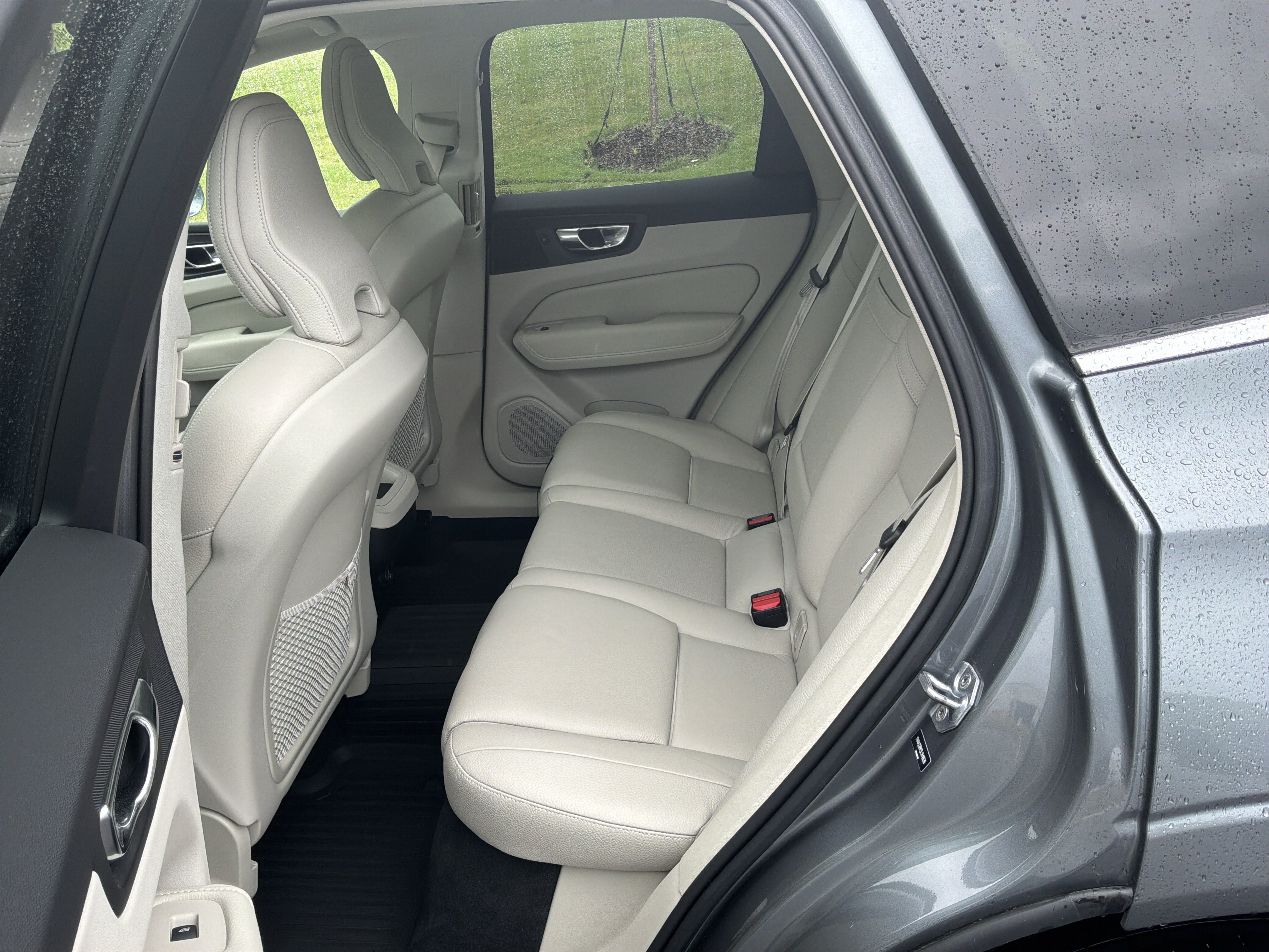 Used 2020 Volvo XC60 T6 Momentum w/ Protection Package Premier AWD/4WD image 31
