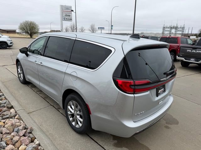 New 2026 Chrysler Pacifica Select AWD/4WD image 8