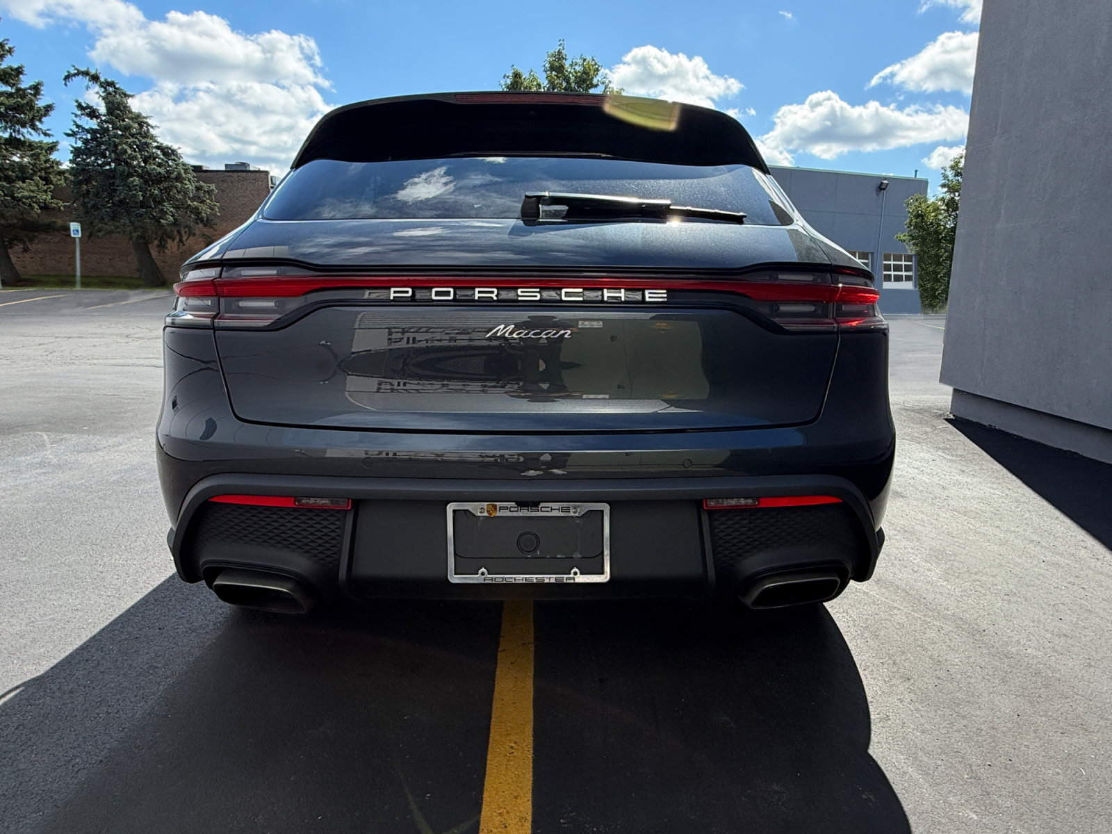 Used 2023 Porsche Macan AWD/4WD image 14
