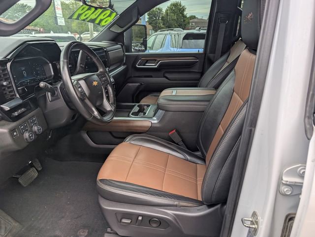 Used 2024 Chevrolet Silverado 3500 High Country w/ High Country Premium Package AWD/4WD image 15