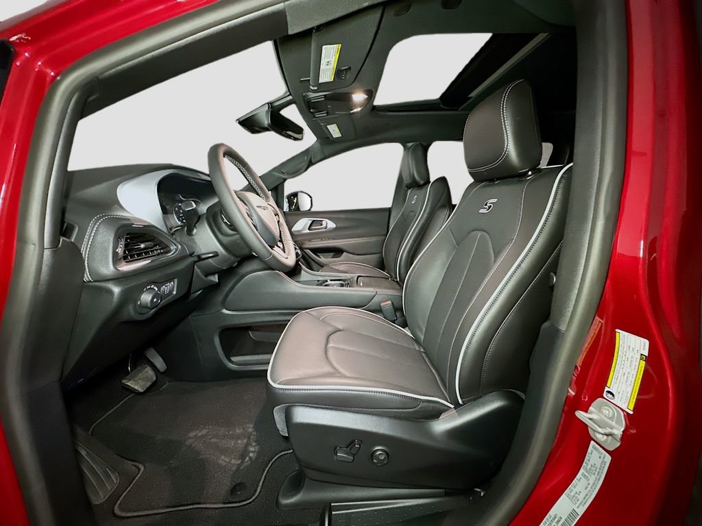 New 2026 Chrysler Pacifica Limited w/ S Appearance Package image 15