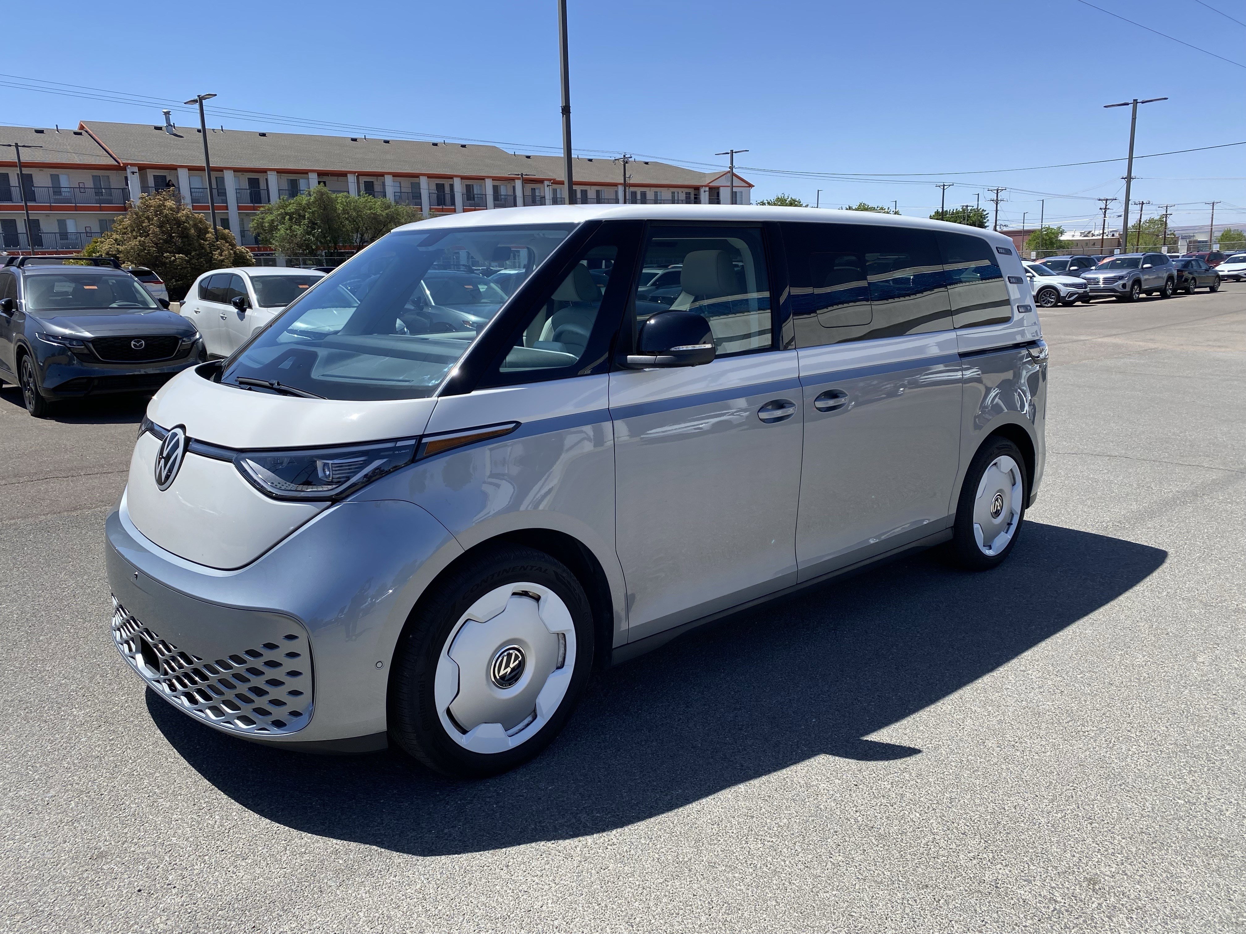 Used 2025 Volkswagen ID. Buzz 1st Edition image 44