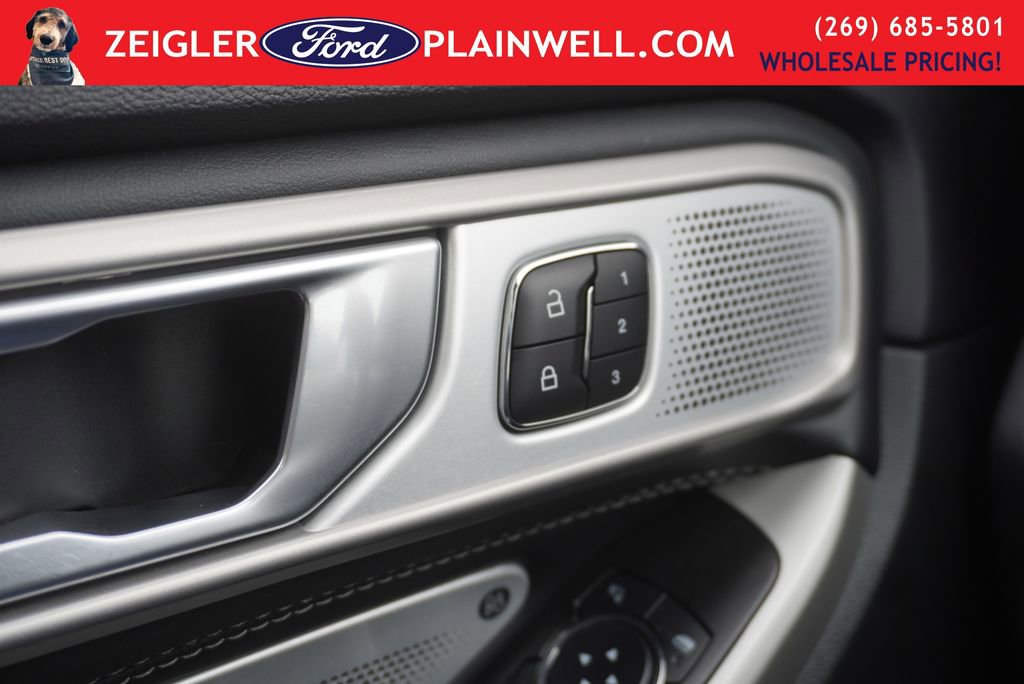 Used 2023 Ford Explorer Limited w/ Limited Technology Package image 33