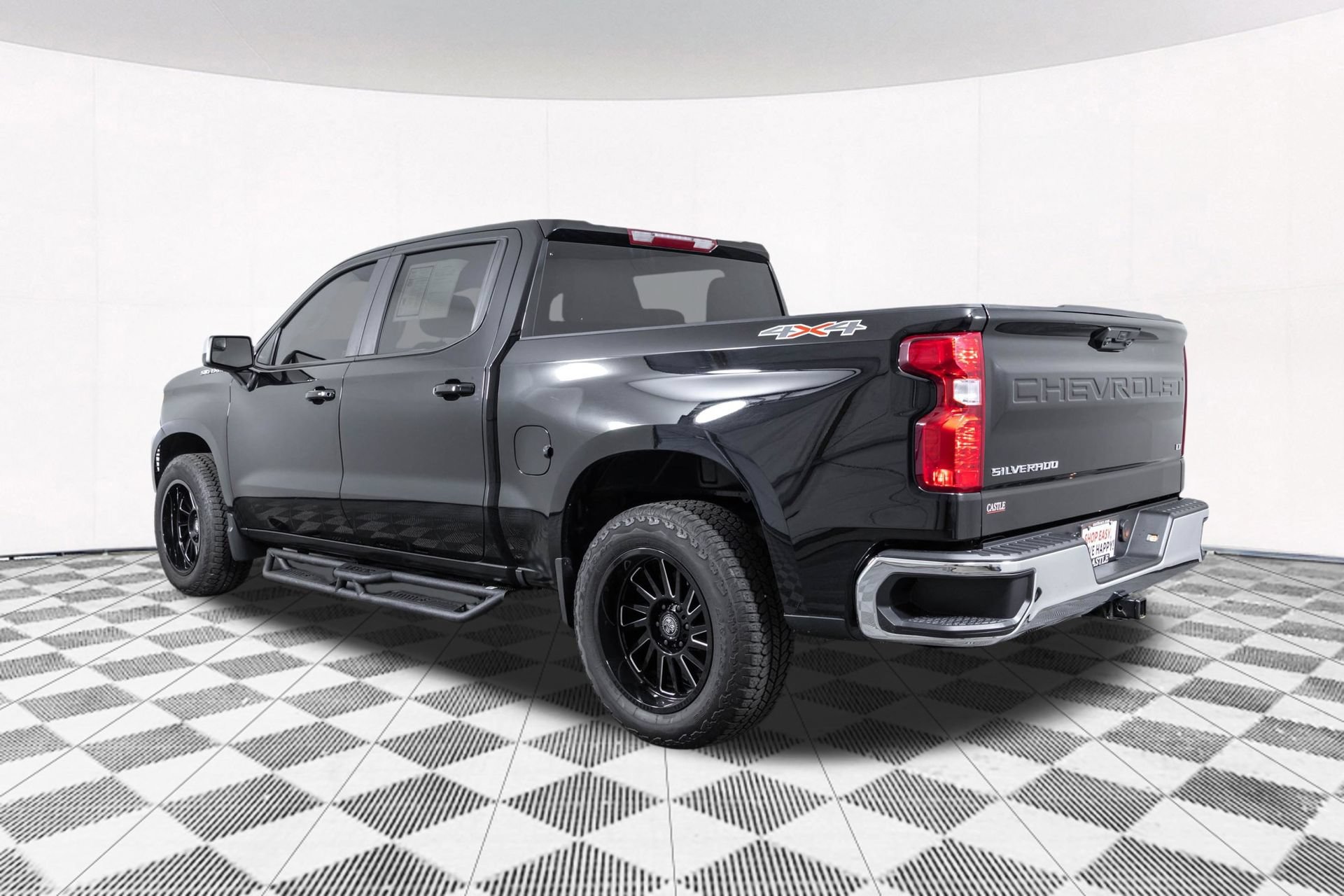 Used 2024 Chevrolet Silverado 1500 LT AWD/4WD image 16