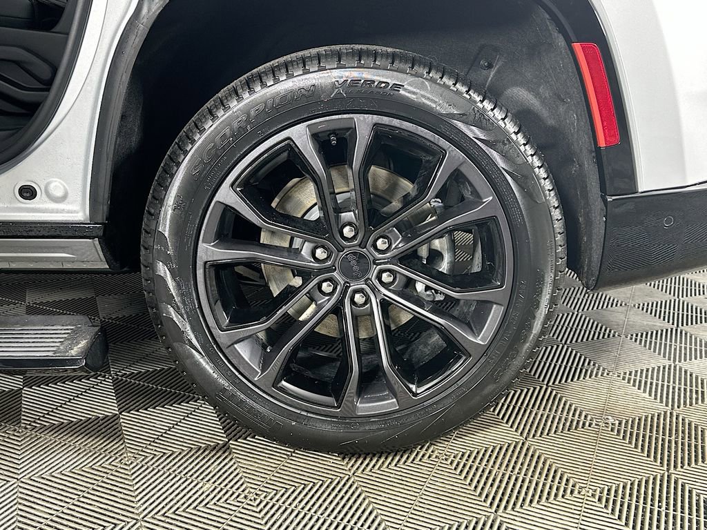 New 2026 Jeep Grand Wagoneer Summit image 17