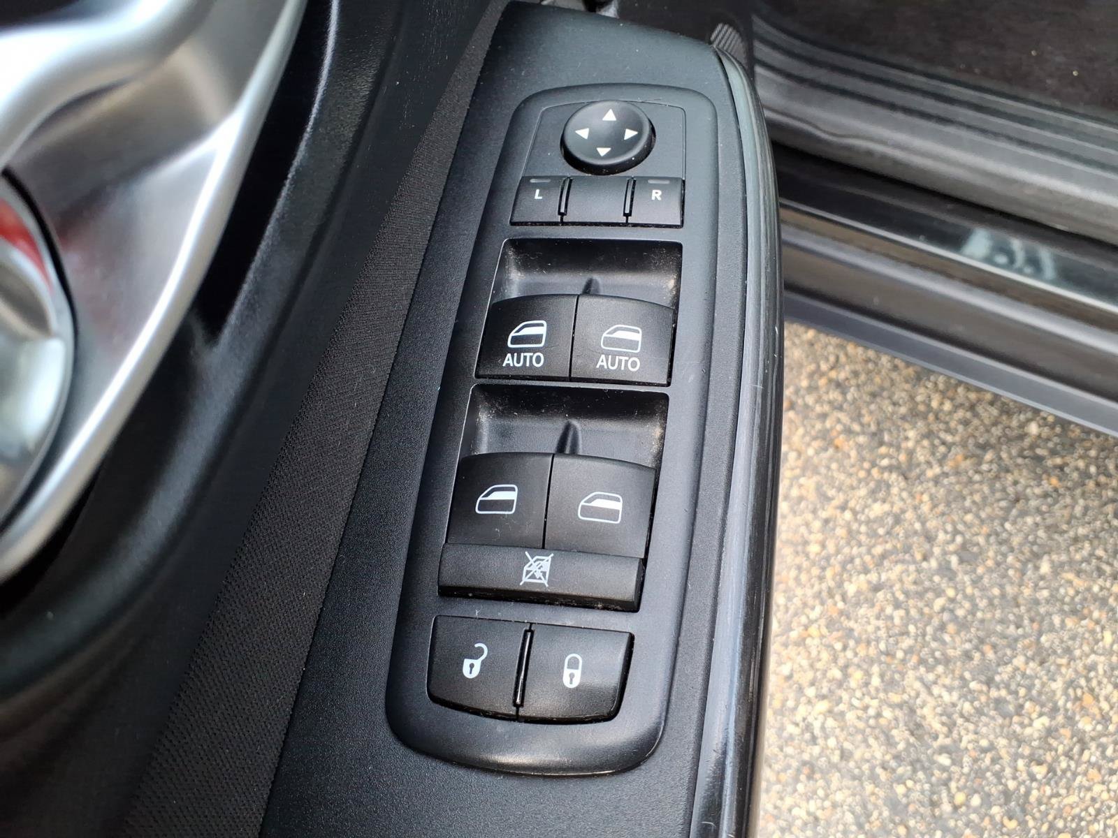 Certified 2016 Jeep Cherokee Latitude w/ Safety/Convenience Group AWD/4WD image 17