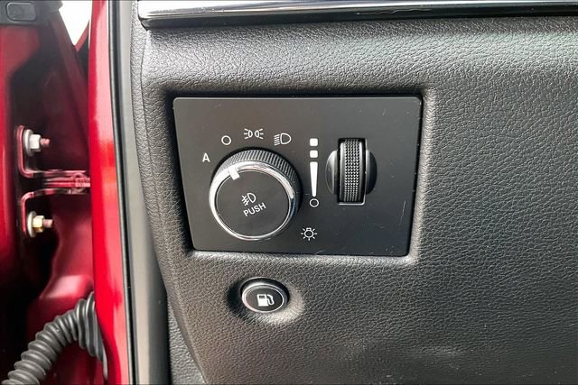 Used 2019 Jeep Grand Cherokee Limited AWD/4WD image 15