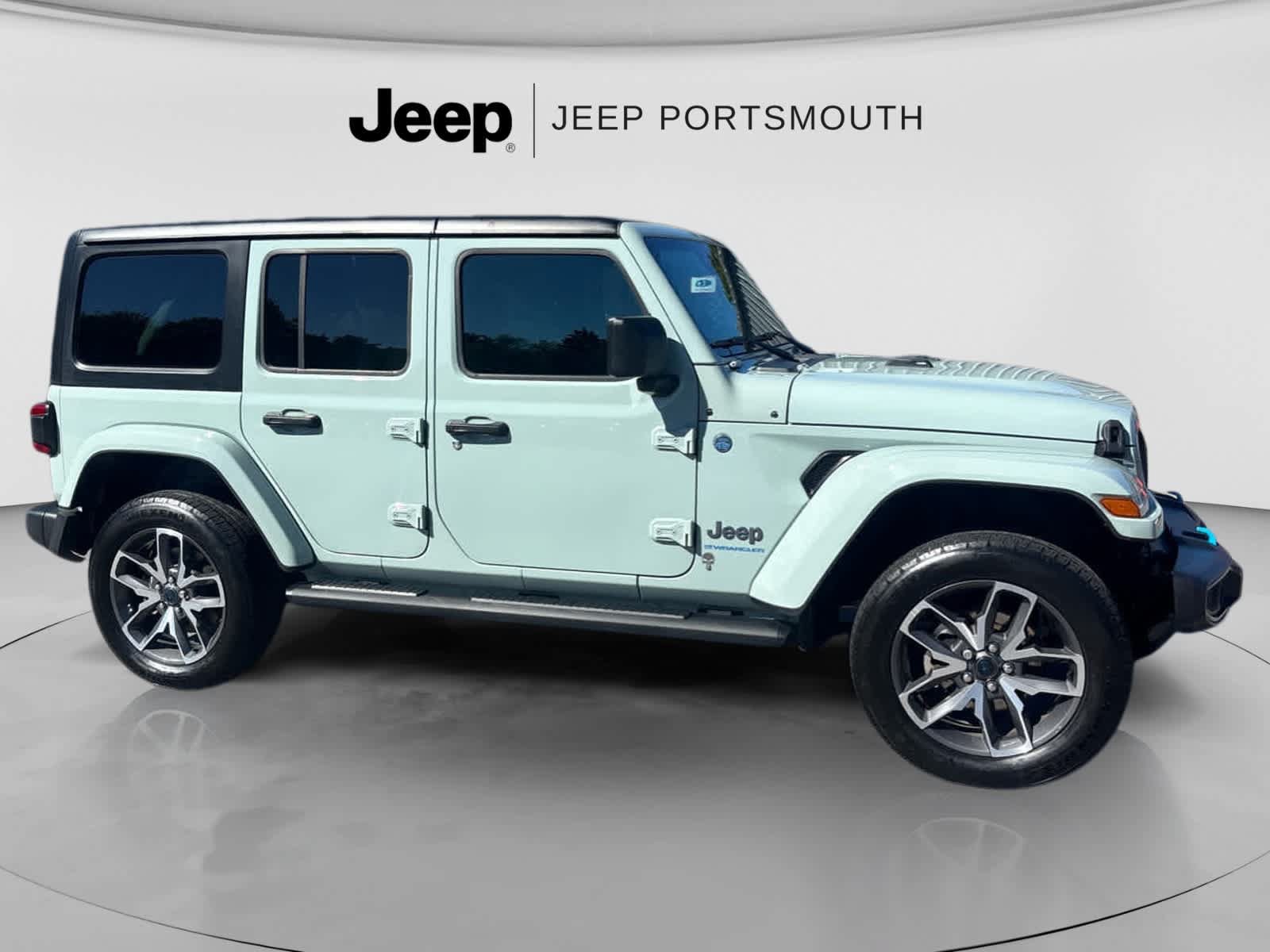 Used 2024 Jeep Wrangler Unlimited w/ Convenience Group AWD/4WD image 8