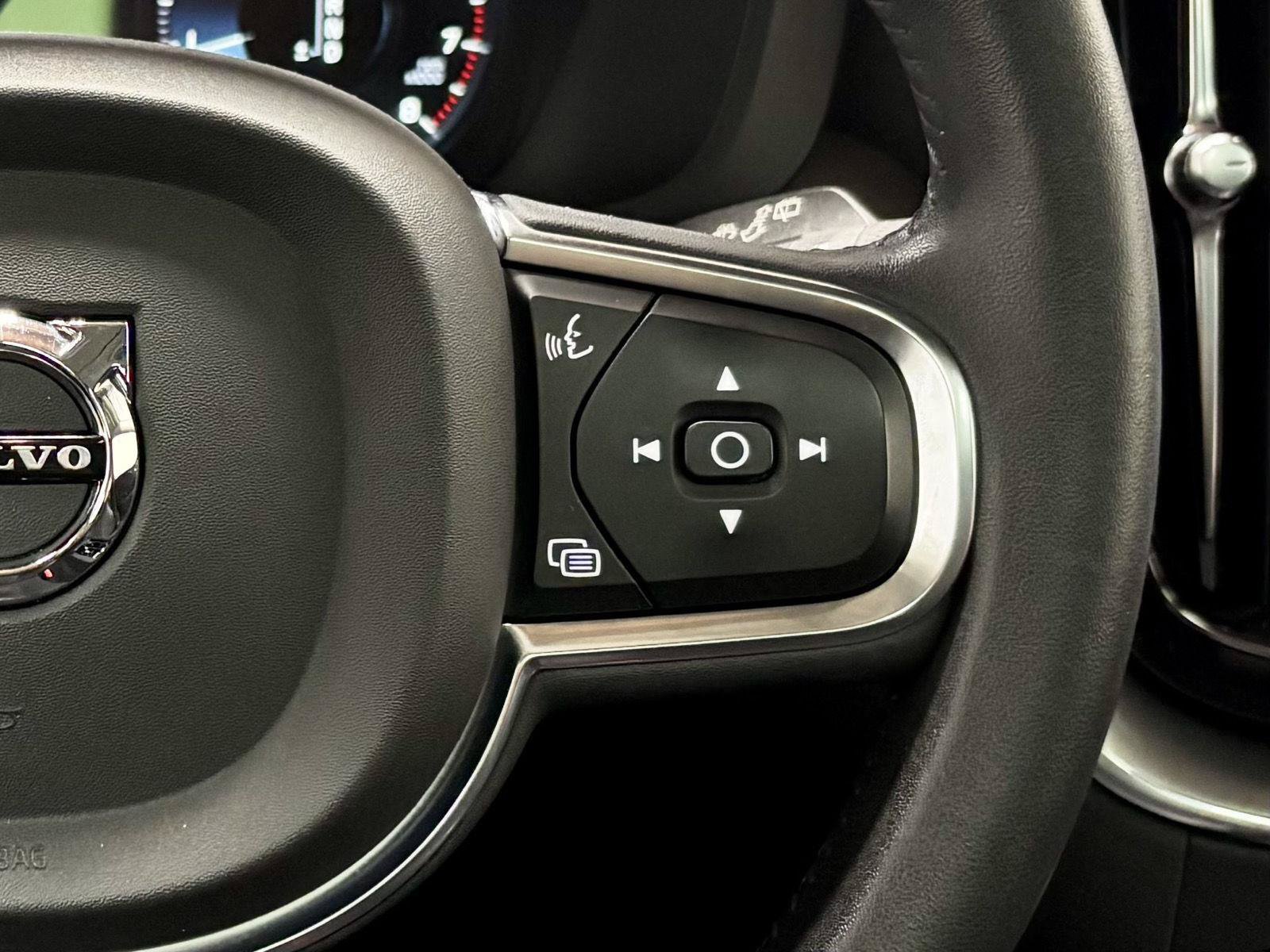 Used 2019 Volvo XC60 T5 Momentum w/ Multimedia Package AWD/4WD image 25