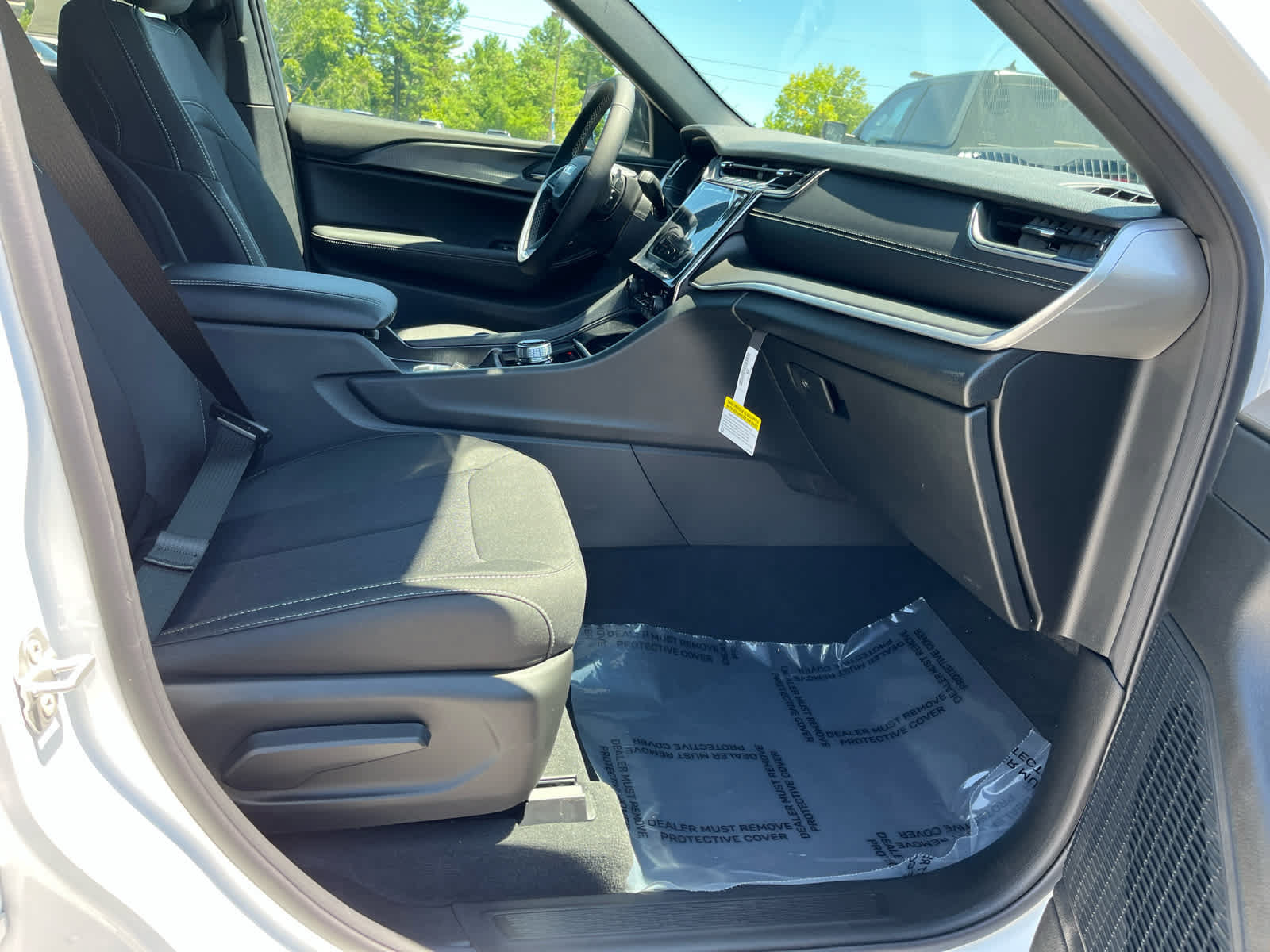 New 2026 Jeep Grand Cherokee Laredo AWD/4WD image 32