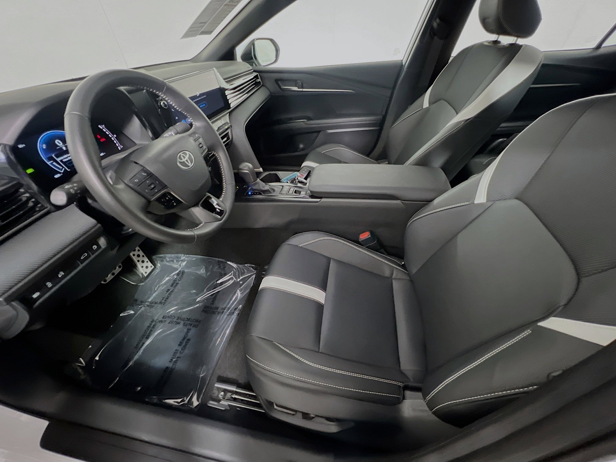 Used 2025 Toyota Camry SE w/ Multimedia Upgrade Package FWD image 15