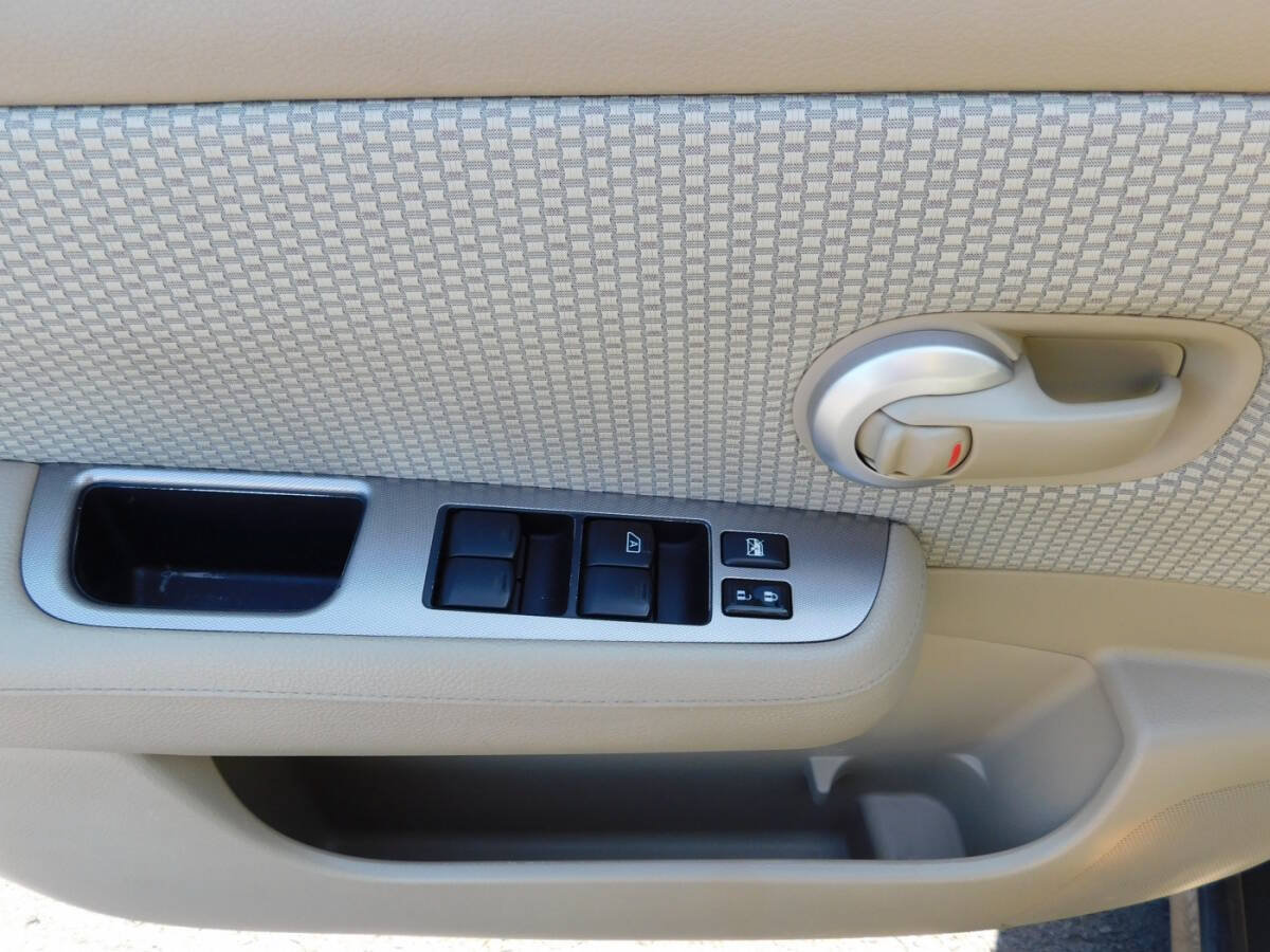 Used 2008 Nissan Versa Hatchback w/ Convenience Pkg FWD image 14