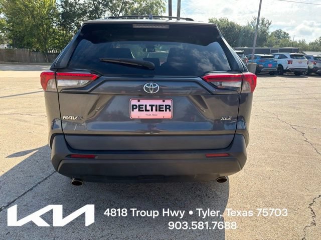 Used 2020 Toyota RAV4 XLE w/ Convenience Package FWD image 7