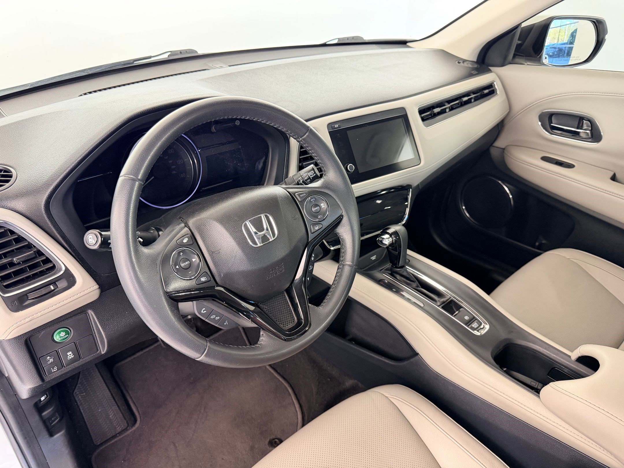 Used 2019 Honda HR-V Touring image 4