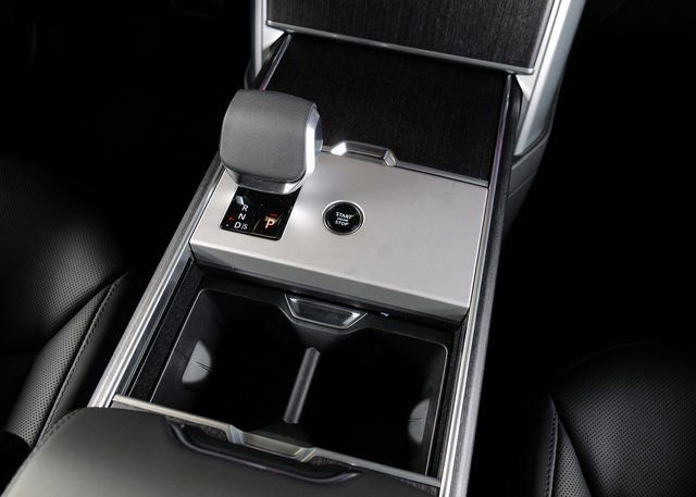 New 2025 Land Rover Range Rover SE image 14