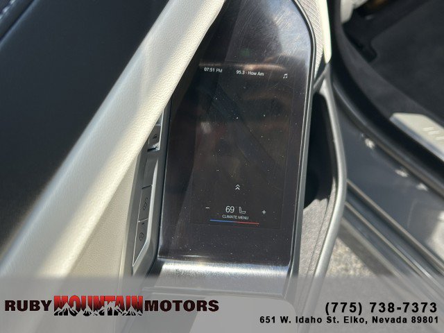 Used 2025 BMW 750e xDrive w/ Premium Package AWD/4WD image 21