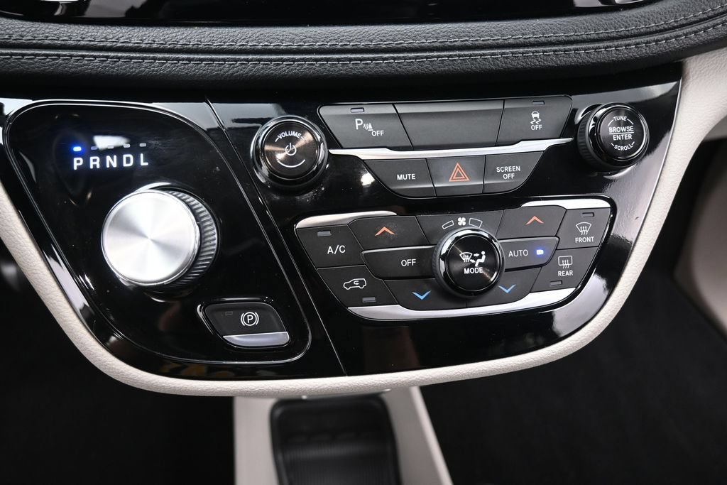 Used 2020 Chrysler Pacifica Limited FWD image 17