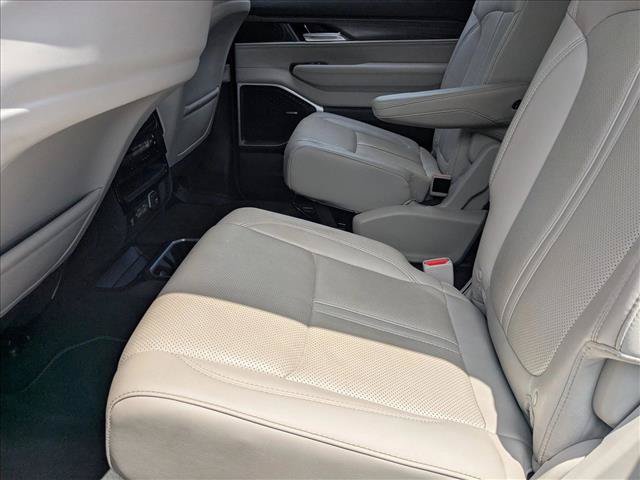 Used 2024 Jeep Wagoneer Series II RWD image 18