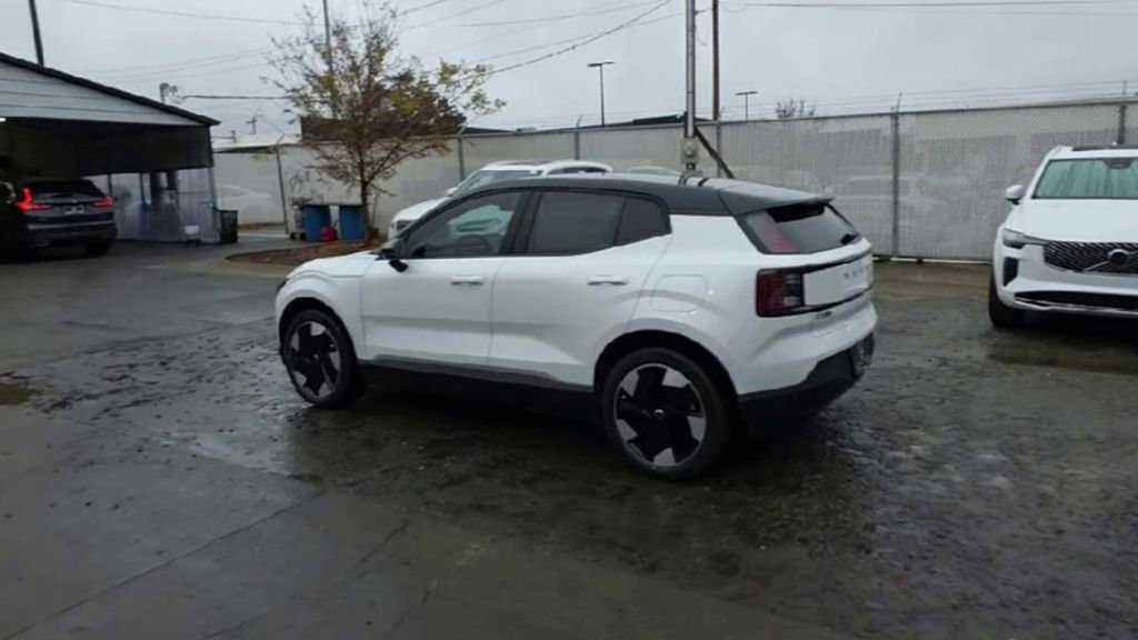 New 2025 Volvo EX30 Plus w/ Protection Package Premier image 6