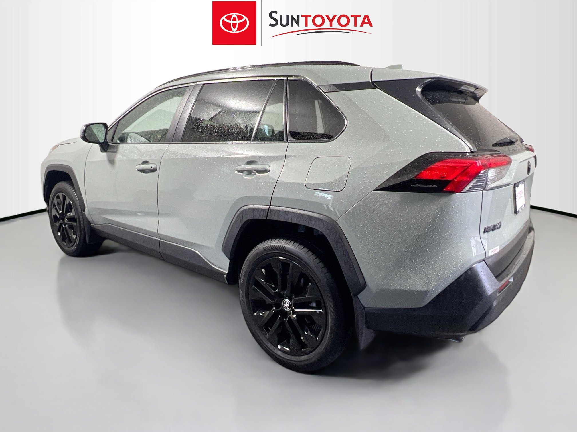 Used 2023 Toyota RAV4 XLE Premium AWD/4WD image 6