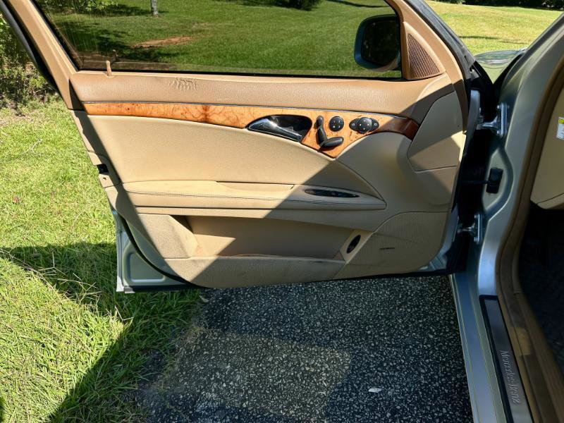 Used 2009 Mercedes-Benz E 320 BlueTEC Sedan image 7