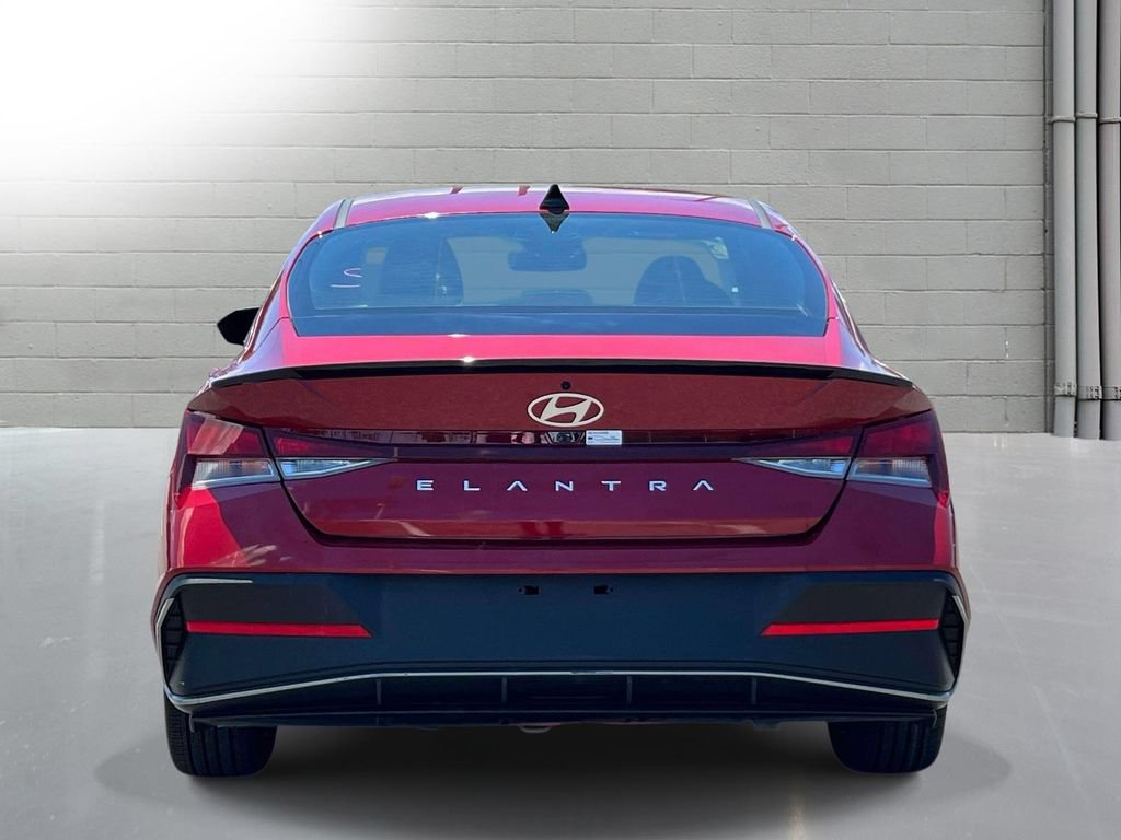 Used 2025 Hyundai Elantra Sport FWD image 7
