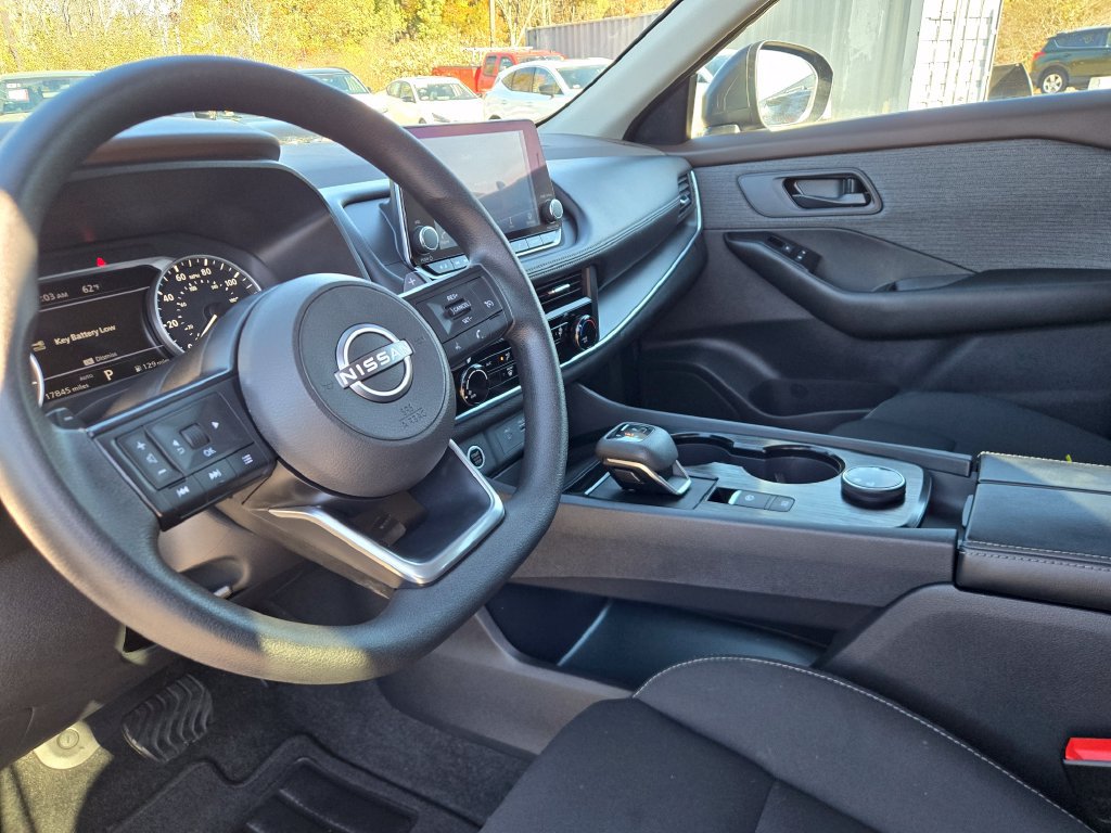 Used 2023 Nissan Rogue S AWD/4WD image 16