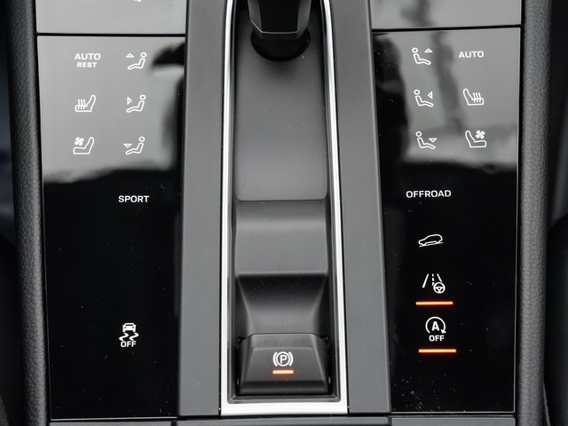 Certified 2025 Porsche Macan image 20