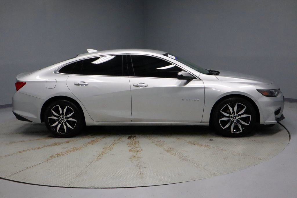 Used 2018 Chevrolet Malibu LT w/ Leather Package FWD image 11