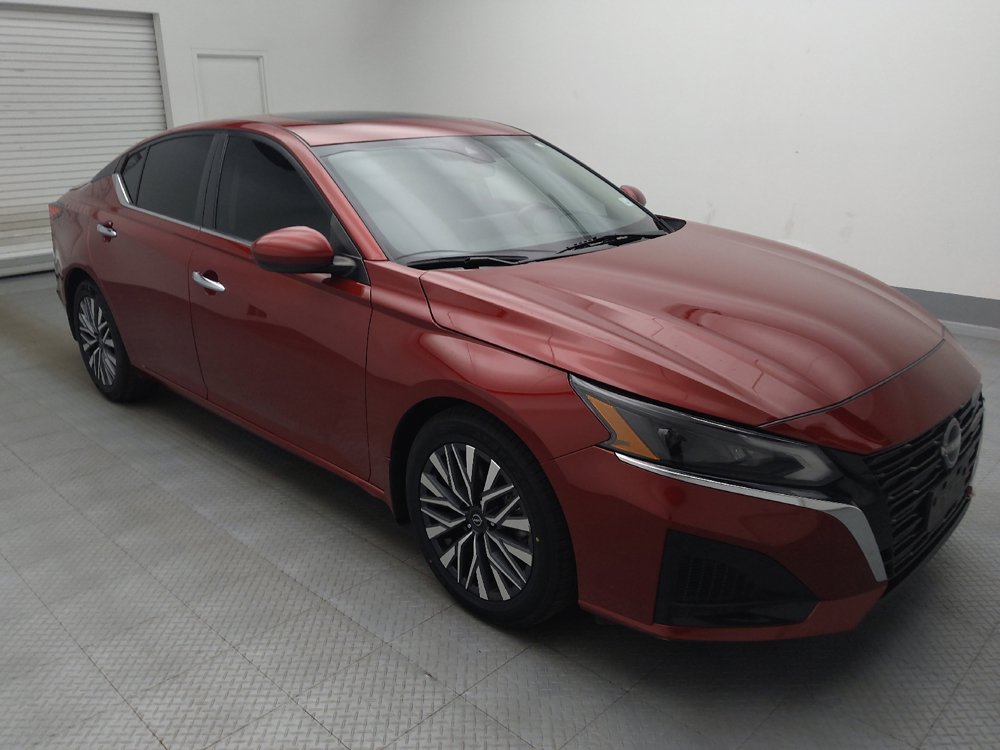 Used 2024 Nissan Altima 2.5 SV w/ SV Premium Package FWD image 13