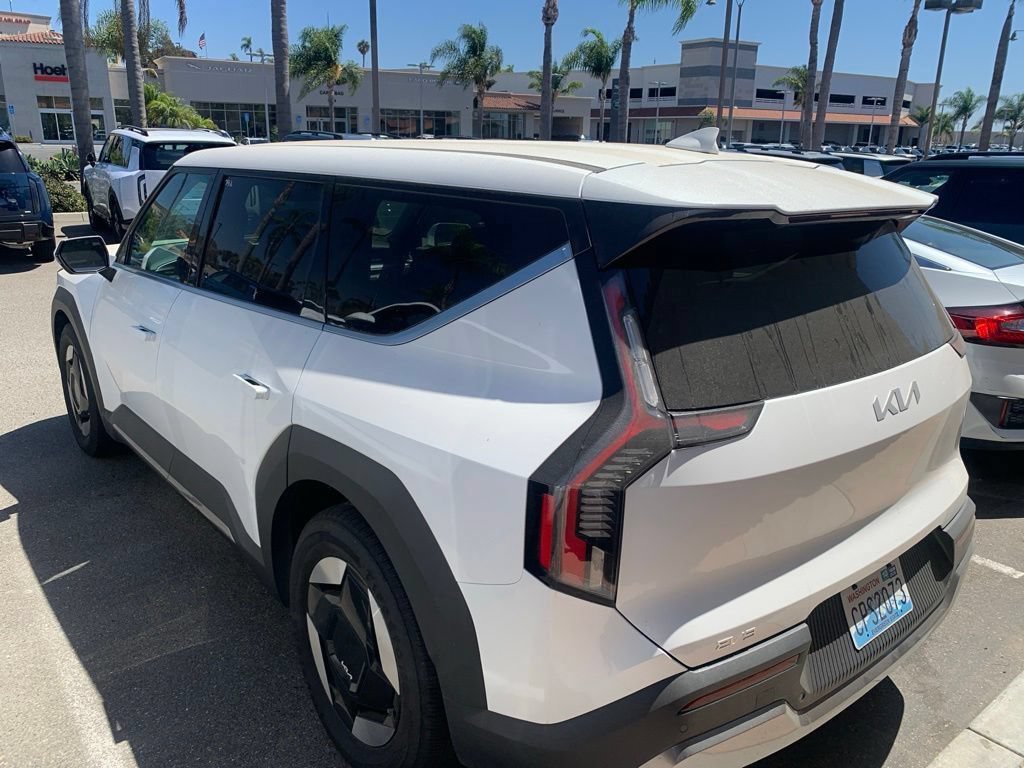 Certified 2024 Kia EV9 Light Long Range RWD image 8