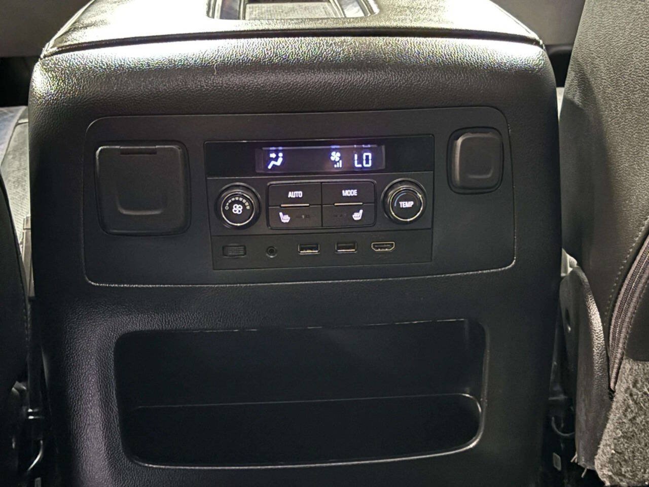 Used 2018 GMC Yukon SLT w/ Open Road Package AWD/4WD image 28