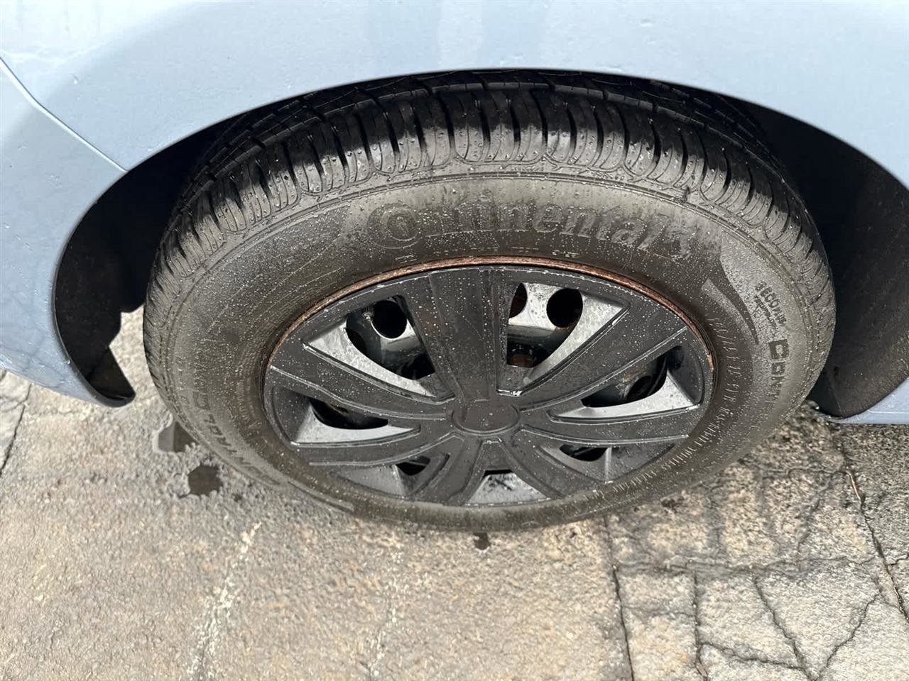 Used 2011 Volkswagen Golf 4-Door image 9