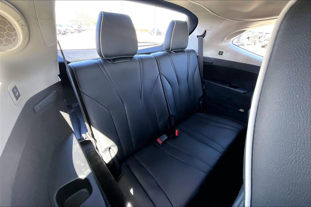 Used 2023 Acura MDX SH-AWD w/ Advance Package image 39