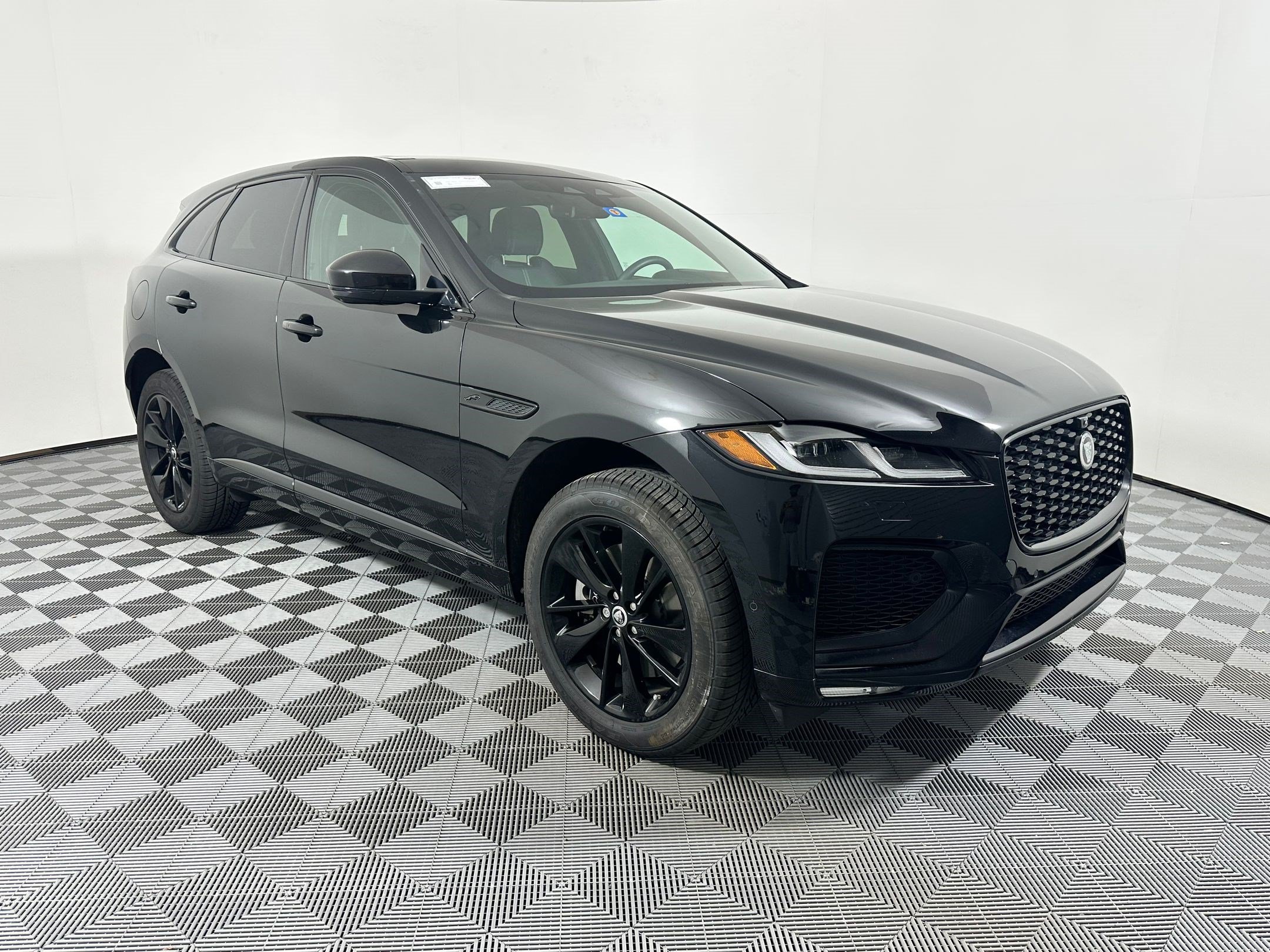 Used 2026 Jaguar F-PACE R-Dynamic S AWD/4WD image 7