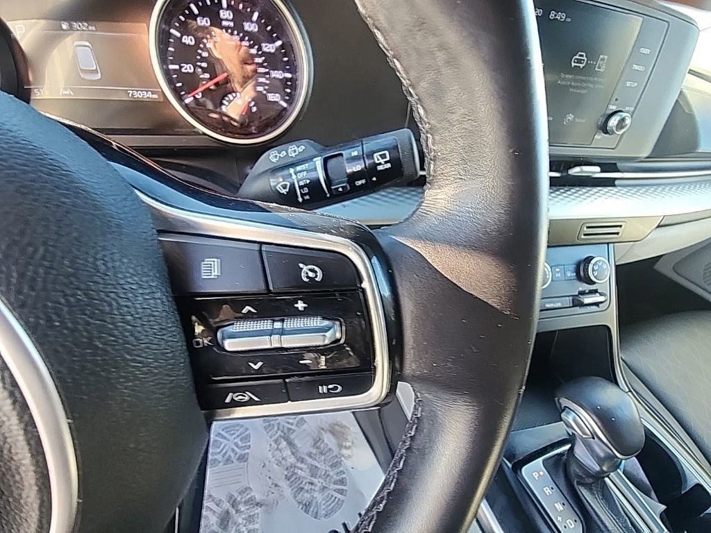 Used 2023 Kia Carnival LX image 16