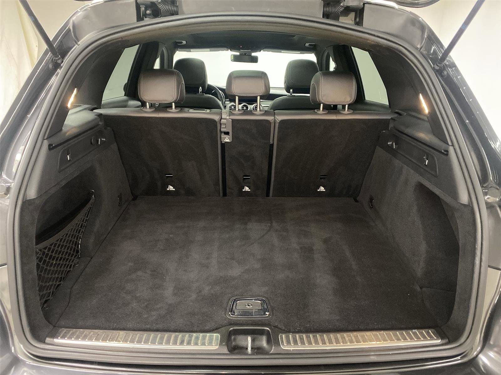 Used 2020 Mercedes-Benz GLC 300 4MATIC w/ Premium Package image 23
