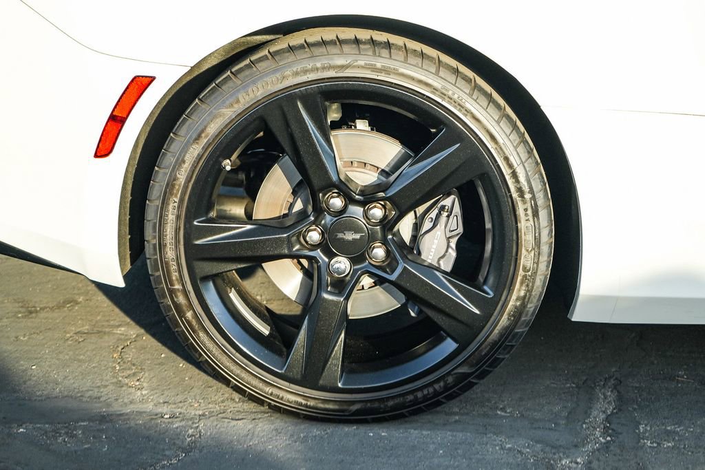 Used 2017 Chevrolet Camaro SS RWD image 13