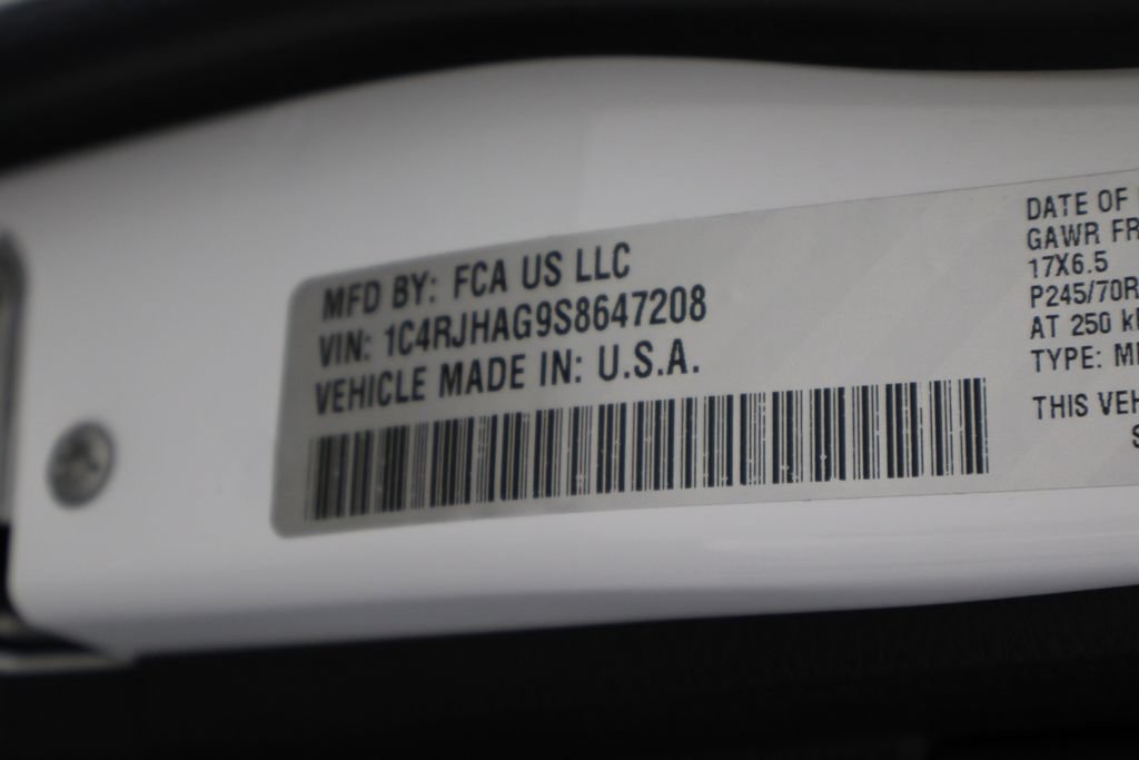 Used 2025 Jeep Grand Cherokee Laredo w/ Luxury Tech Group I AWD/4WD image 32