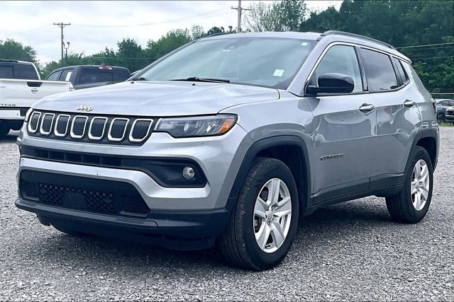 Used 2022 Jeep Compass Latitude image 3