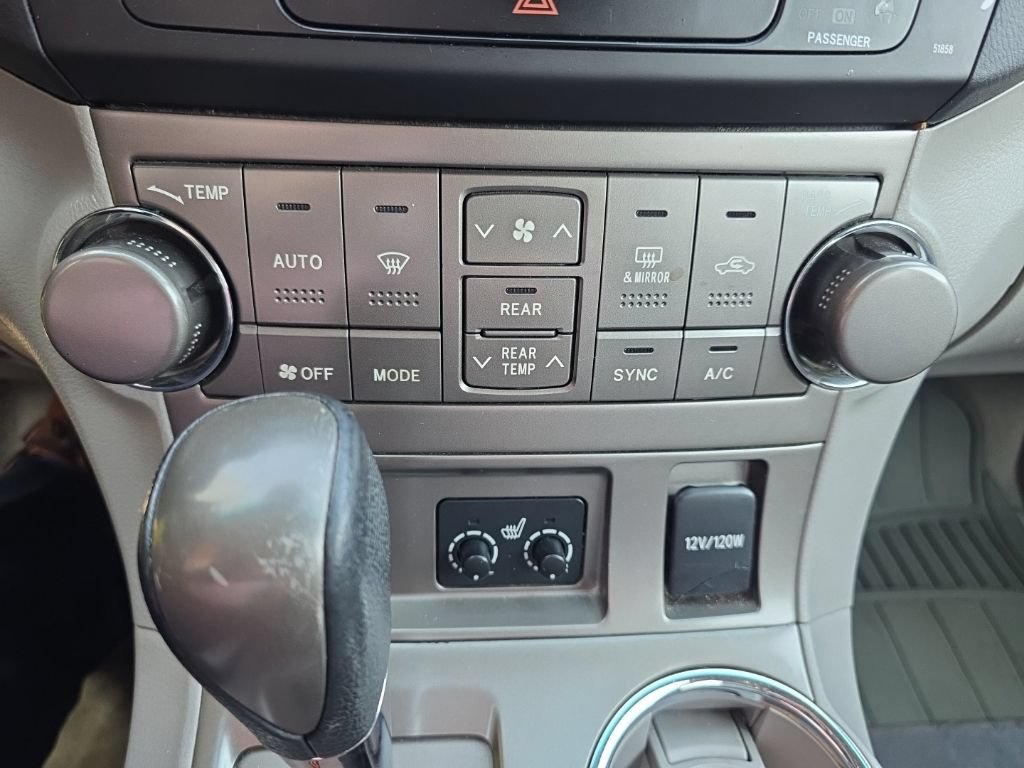 Used 2010 Toyota Highlander SE AWD/4WD image 25