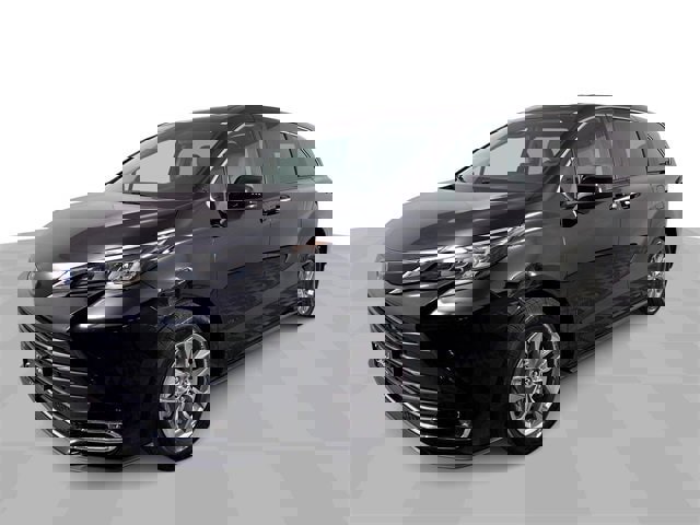 Used 2024 Toyota Sienna XLE image 1