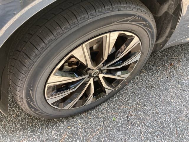 Used 2023 Volvo XC60 B5 Core image 11