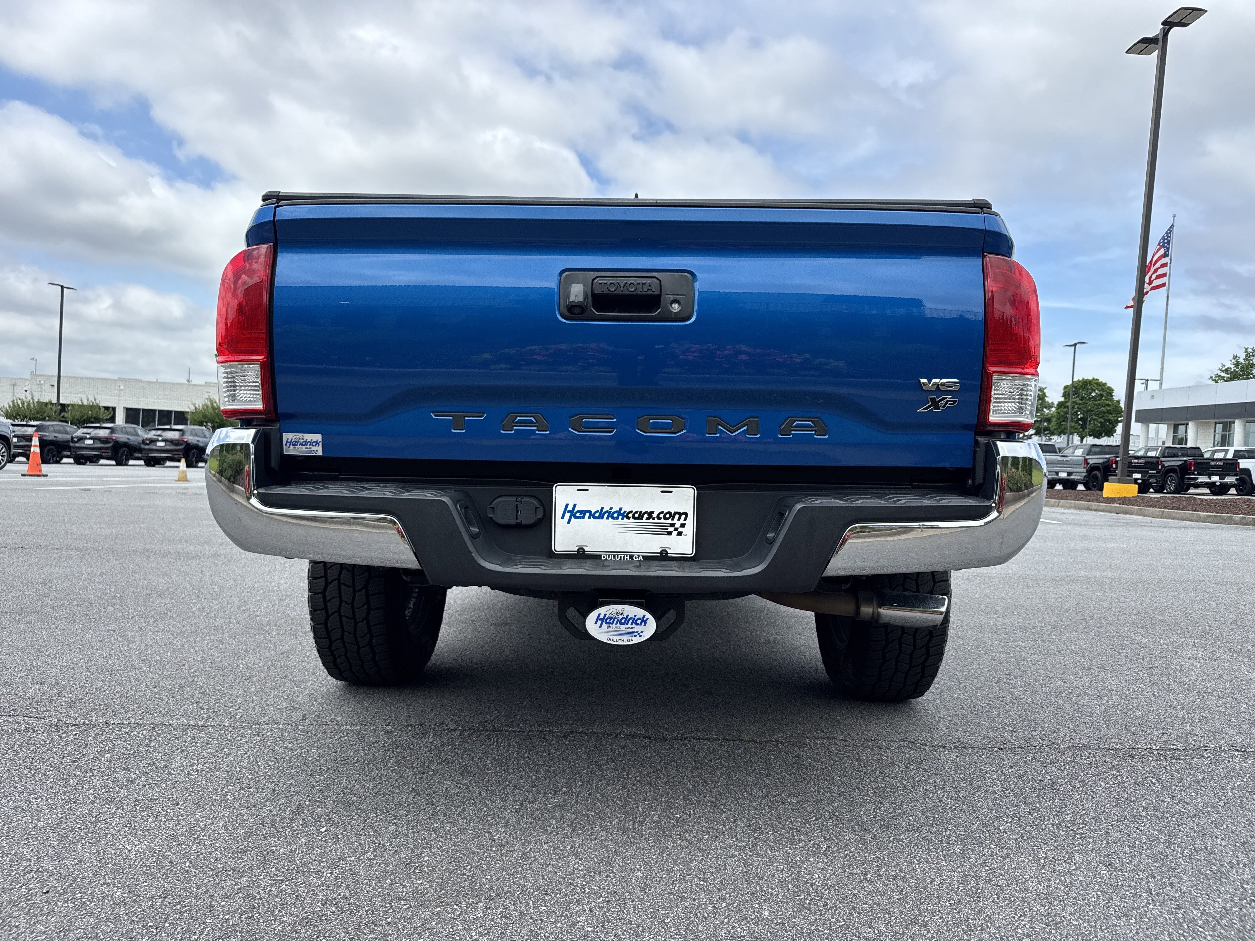Used 2017 Toyota Tacoma SR5 w/ Tow Package RWD image 9