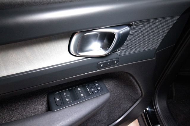 Certified 2025 Volvo XC40 B5 Core image 18
