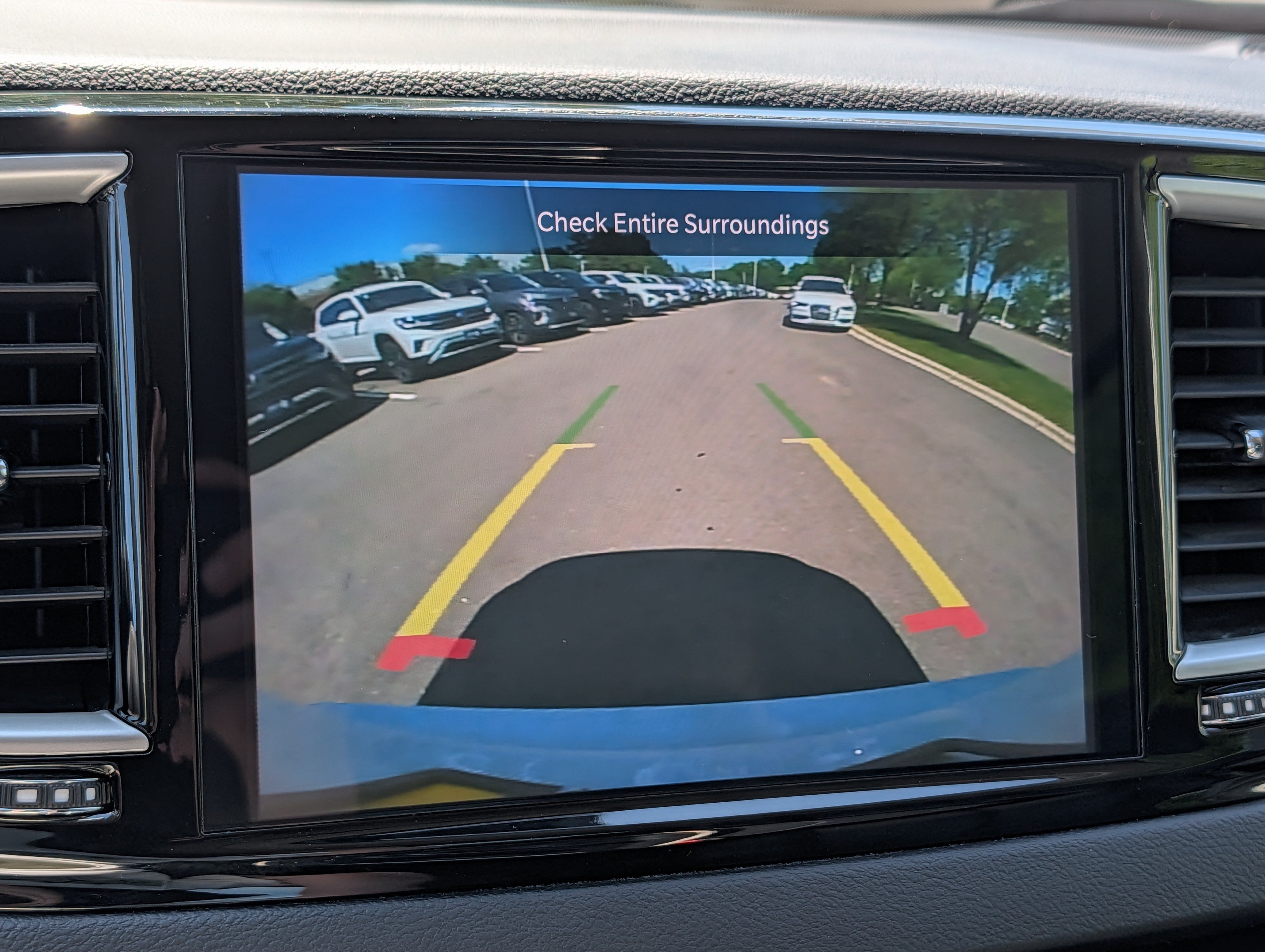Used 2024 Chrysler Pacifica Touring-L FWD image 27
